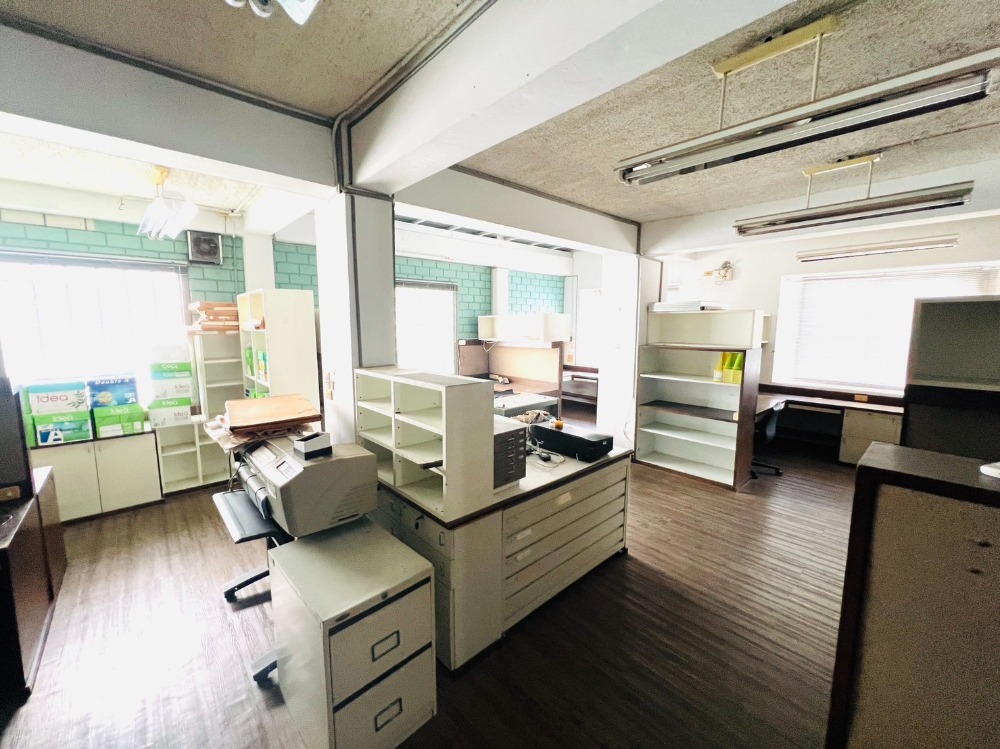 For SaleHome OfficePattanakan, Srinakarin : Commercial building for sale, Phatthanakan 44, near BTS Phatthanakan Intersection, corner building
