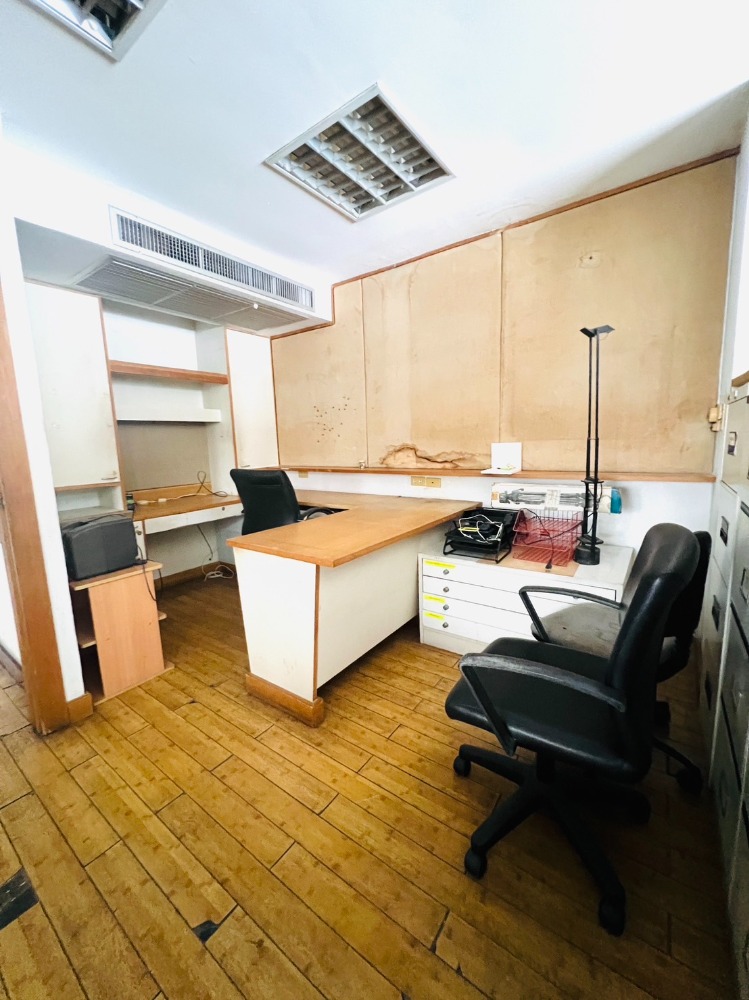 For SaleHome OfficePattanakan, Srinakarin : Commercial building for sale, Phatthanakan 44, near BTS Phatthanakan Intersection, corner building