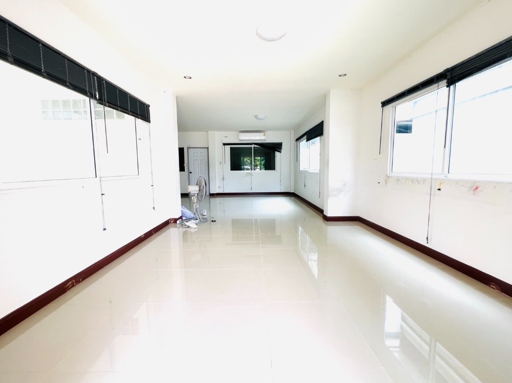 ขายบ้านมีนบุรี-ร่มเกล้า : ขาย บ้านคริสตัล ฉลองกรุง หนองจอก บ้านหลังมุม