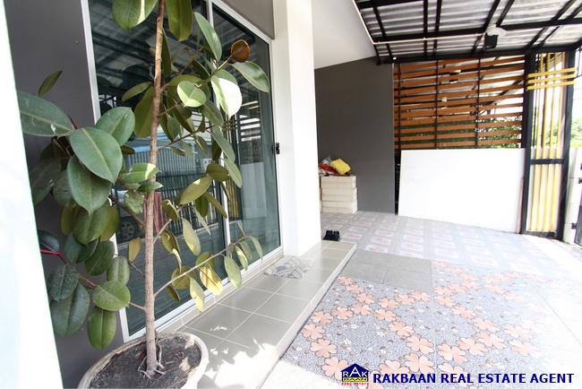 ขายทาวน์โฮมปทุมธานี รังสิต ธรรมศาสตร์ : ขายพฤกษาวิลล์ 111 รังสิต - เวิร์คพอยท์ หลังมุม (ราคาพิเศษต่ำกว่าทุน) 24.5 ตร.ว. 4 นอน ต่อเติมครัว พร้อมอยู่ ของแถมเพียบ