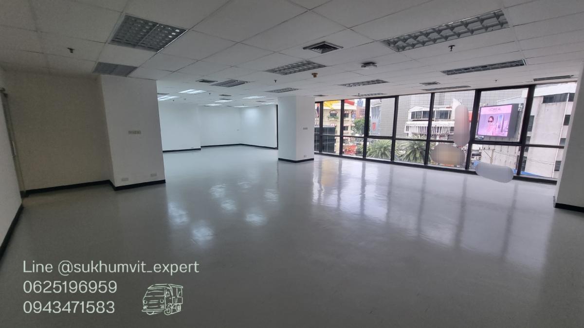 For RentOfficeSukhumvit, Asoke, Thonglor : Asoke, good location, office for rent, 145 sq m, 4th floor, beautiful view, good price 650 baht/sq m.