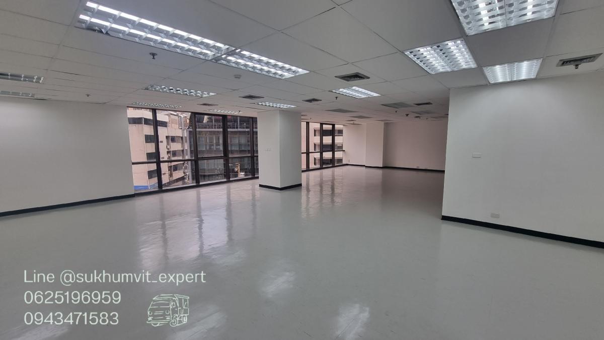 For RentOfficeSukhumvit, Asoke, Thonglor : Asoke, good location, office for rent, 145 sq m, 4th floor, beautiful view, good price 650 baht/sq m.