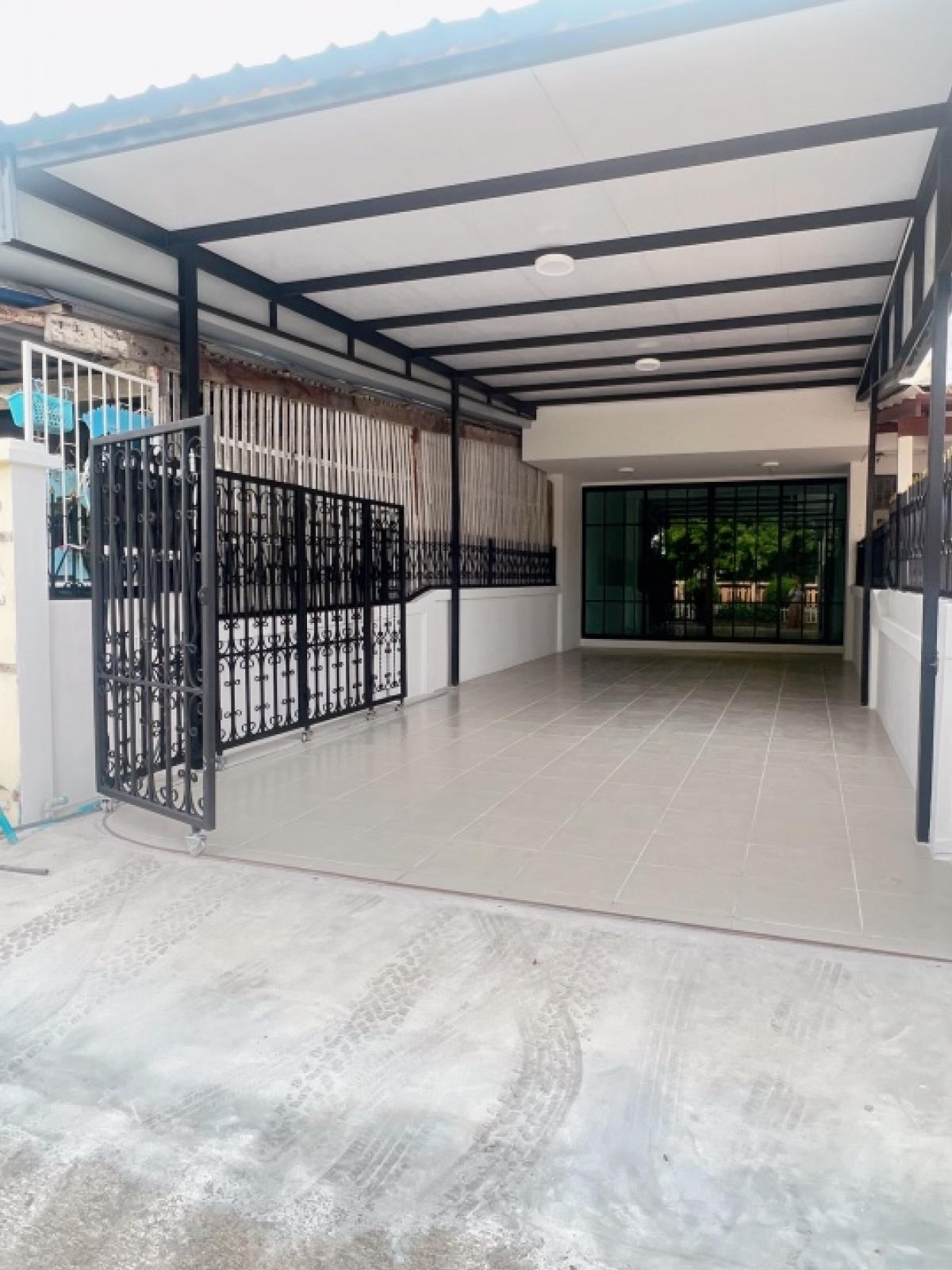 For SaleTownhomeHuahin, Prachuap Khiri Khan, Pran Buri : For sale: 2-storey townhouse near Wang Klai Kangwon, in the heart of Hua Hin city, located in Soi Hua Hin 31, opposite Boonthavorn.