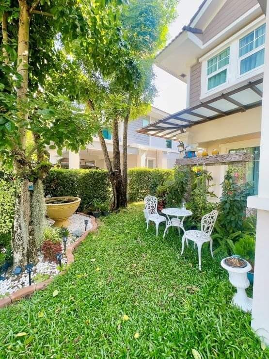 For RentHouseSamut Prakan,Samrong : RENT: Property code H1436 🚩Reservation canceled ✨️Chaiyaphruek Srinakarin🌿 🌿Front of the house with a garden view 🌿