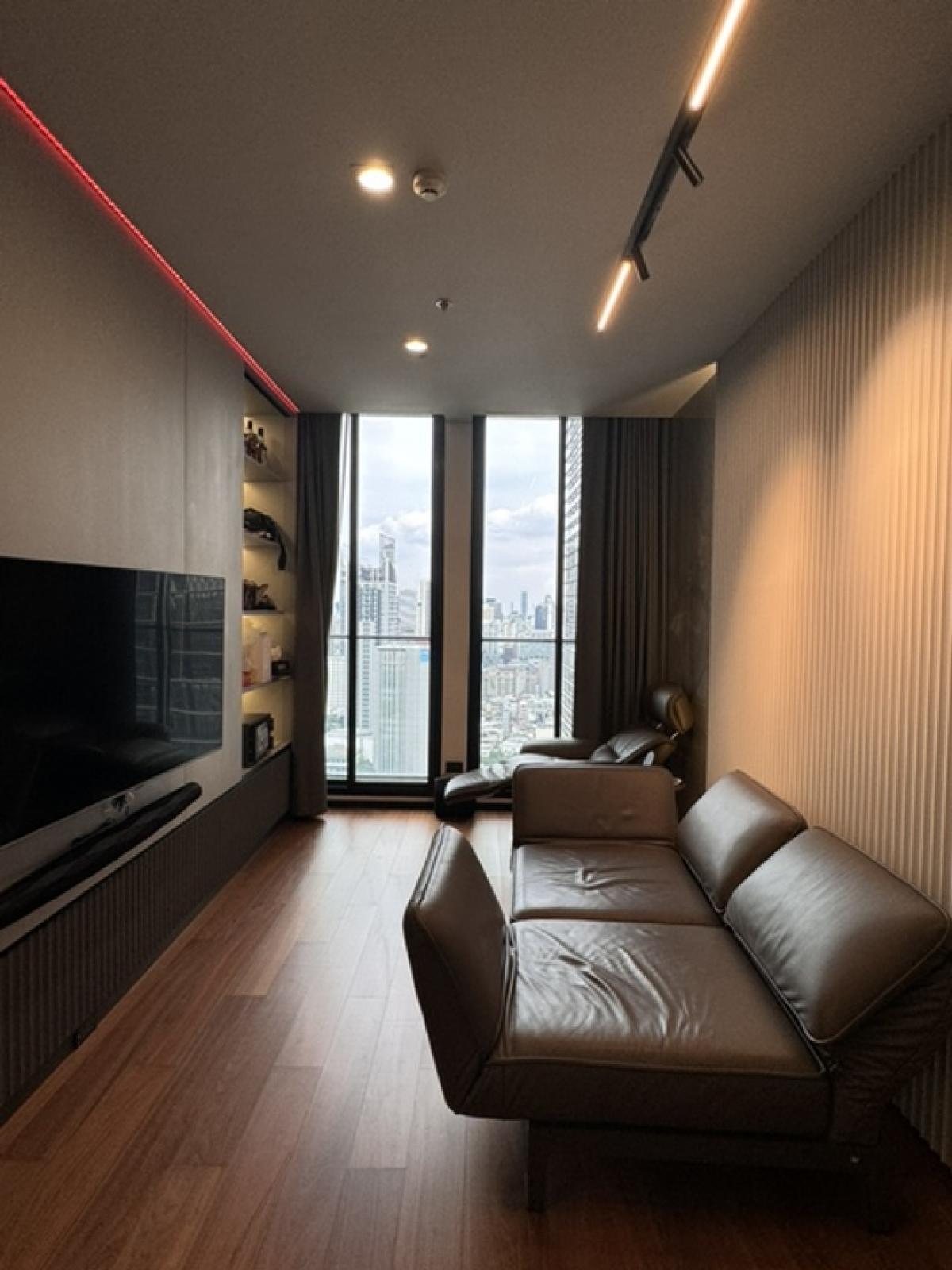 ให้เช่าคอนโดวิทยุ ชิดลม หลังสวน : คอนโด noble Ploenchit 0 กม จาก bts ไม่ได้รับผลกระทบจากแผ่นดินไหว 
✅แต่งสวย ชั้นสูง พร้อมอยู่ 1 ห้องนอน 1 ห้องน้ำCondo for rent 0 km from bts Ploenchit Fully furnished, high floor , 1  bedroom 1 bath room