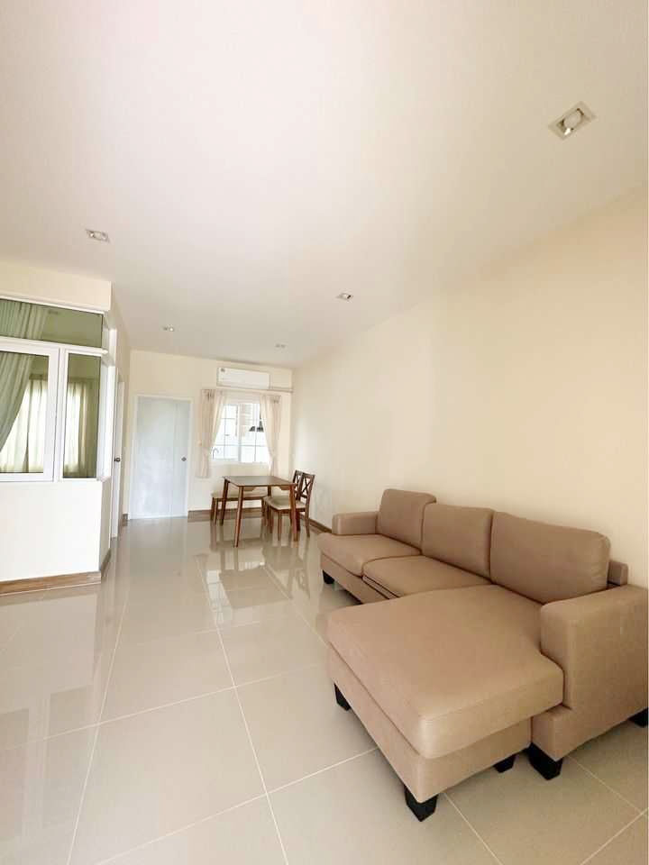 ทาวน์เฮ้าส์ในโครงการ ให้เช่าเดือนละ 23,000 บาท ใกล้มีโชคพลาซ่า No.5H486 Loading...