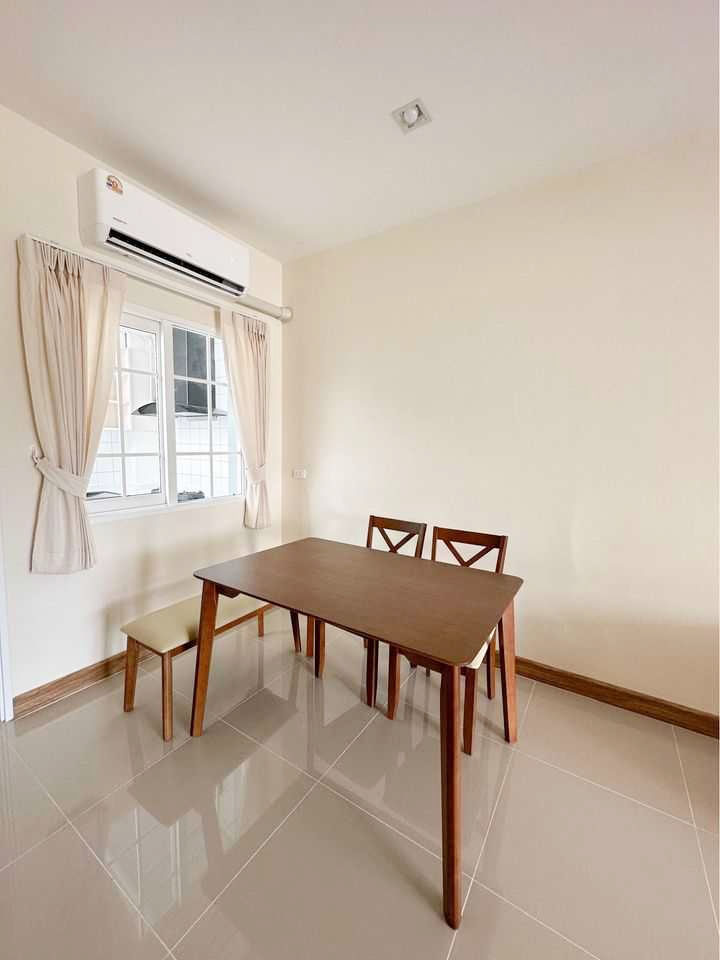 ทาวน์เฮ้าส์ในโครงการ ให้เช่าเดือนละ 23,000 บาท ใกล้มีโชคพลาซ่า No.5H486 Loading...