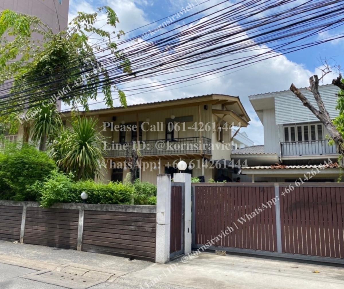 For RentRetail SpaceSukhumvit, Asoke, Thonglor : House for rent for business, on 140 square wah land, Soi Thonglor, Sukhumvit 55, business location, can be renovated, beautiful landscape, open wall, can be used as a parking lot