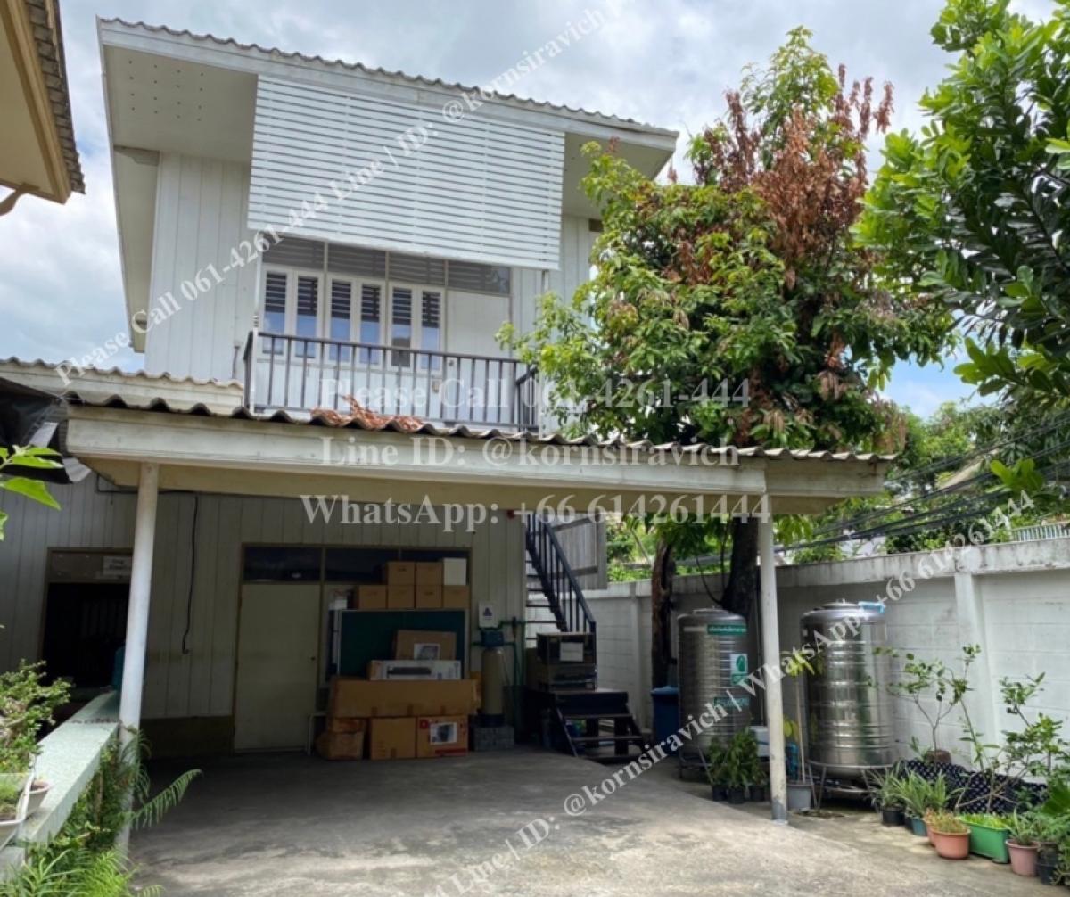 For RentRetail SpaceSukhumvit, Asoke, Thonglor : House for rent for business, on 140 square wah land, Soi Thonglor, Sukhumvit 55, business location, can be renovated, beautiful landscape, open wall, can be used as a parking lot