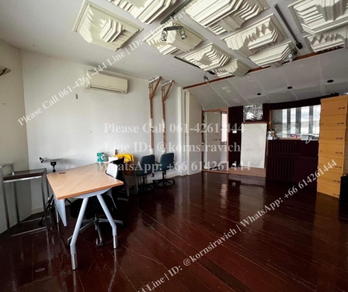 For RentRetail SpaceSukhumvit, Asoke, Thonglor : House for rent for business, on 140 square wah land, Soi Thonglor, Sukhumvit 55, business location, can be renovated, beautiful landscape, open wall, can be used as a parking lot