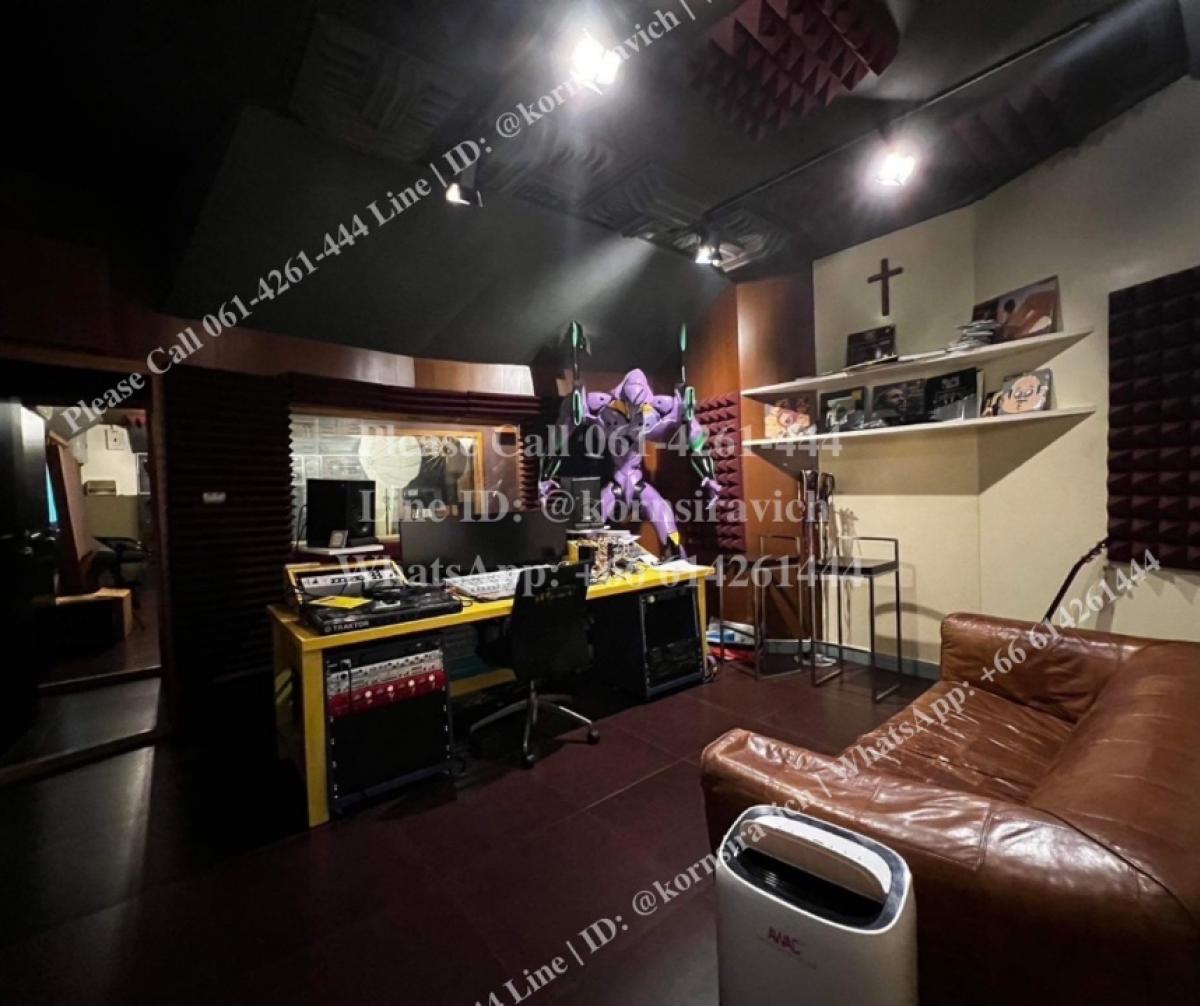 For RentRetail SpaceSukhumvit, Asoke, Thonglor : House for rent for business, on 140 square wah land, Soi Thonglor, Sukhumvit 55, business location, can be renovated, beautiful landscape, open wall, can be used as a parking lot