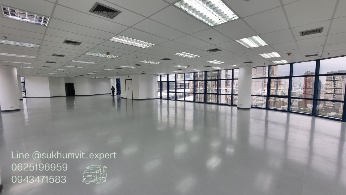 For RentOfficeSukhumvit, Asoke, Thonglor : Asoke Intersection, office for rent, size 410 square meters, beautiful view 360 degrees, 2.7 meter high ceiling, with private bathroom