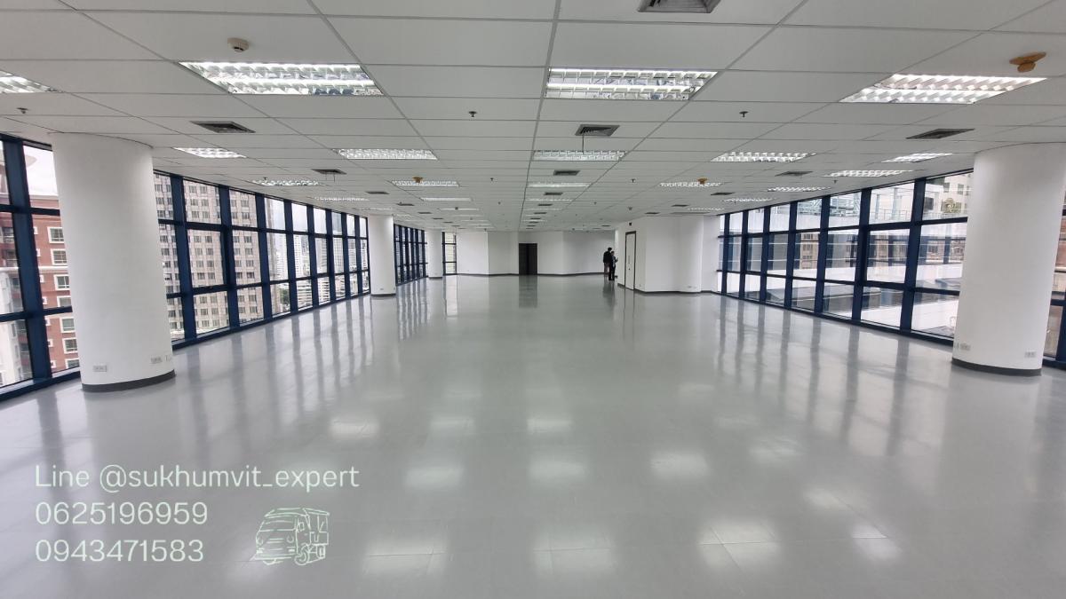 For RentOfficeSukhumvit, Asoke, Thonglor : Asoke Intersection, office for rent, size 410 square meters, beautiful view 360 degrees, 2.7 meter high ceiling, with private bathroom