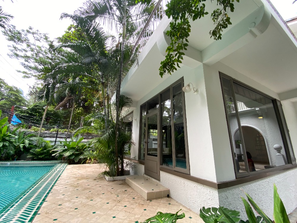 For RentHouseWitthayu, Chidlom, Langsuan, Ploenchit : Single house with swimming pool, near BTS Chidlom 祁隆BTS站的泳池别墅出租 ** NO CO-AGENT **