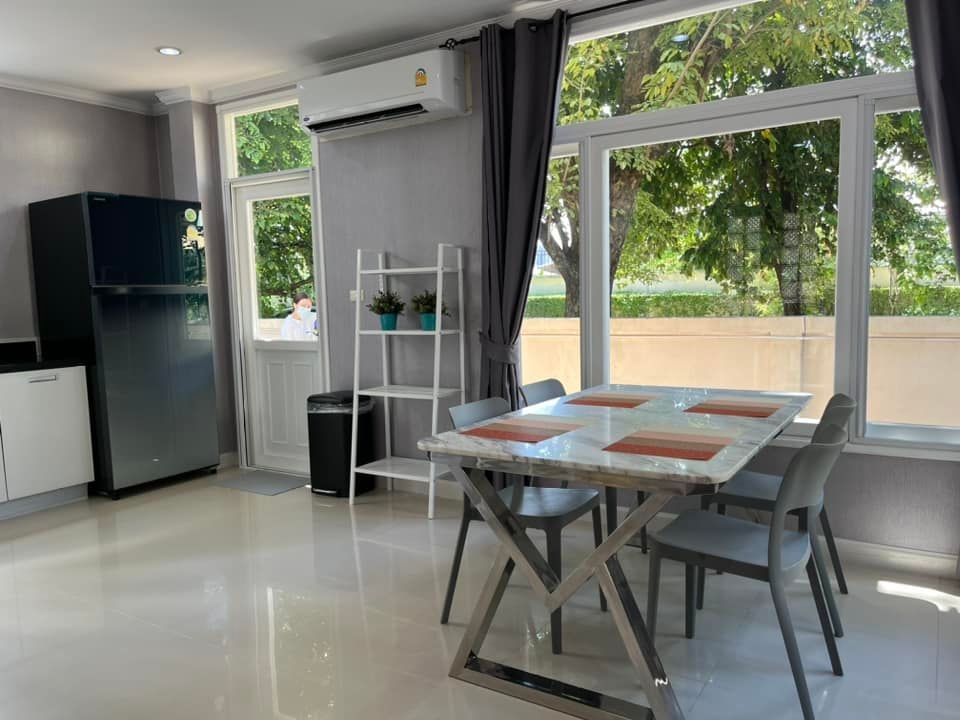 ให้เช่าบ้านเลียบทางด่วนรามอินทรา : ให้เช่า บ้านเดี่ยว 2 ชั้น 60 ตรว. อยู่ ถ.ประดิษฐ์มนูธรรม เลียบด่วนเอกมัย-รามอินทรา