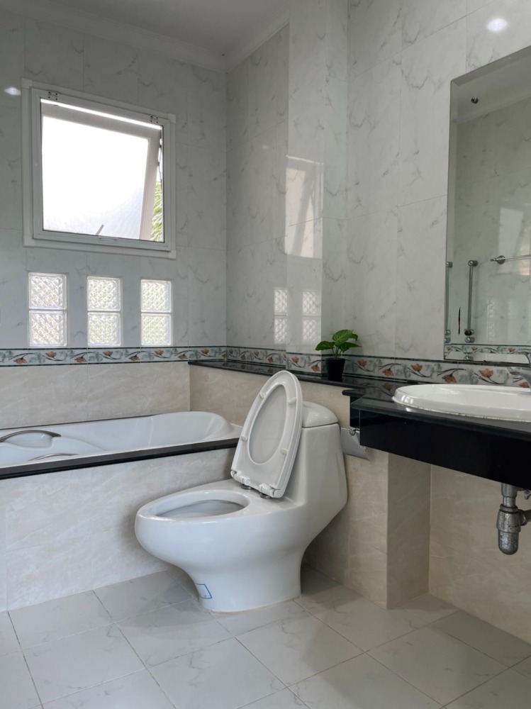 ให้เช่าบ้านเลียบทางด่วนรามอินทรา : ให้เช่า บ้านเดี่ยว 2 ชั้น 60 ตรว. อยู่ ถ.ประดิษฐ์มนูธรรม เลียบด่วนเอกมัย-รามอินทรา