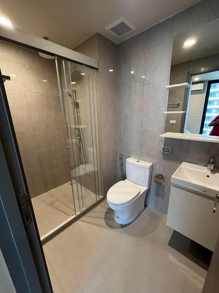 For RentCondoSathorn, Narathiwat : For rent 🔺 The Issara Sathorn 🔺 complete furniture and electrical appliances, near Nang Linchi Market.