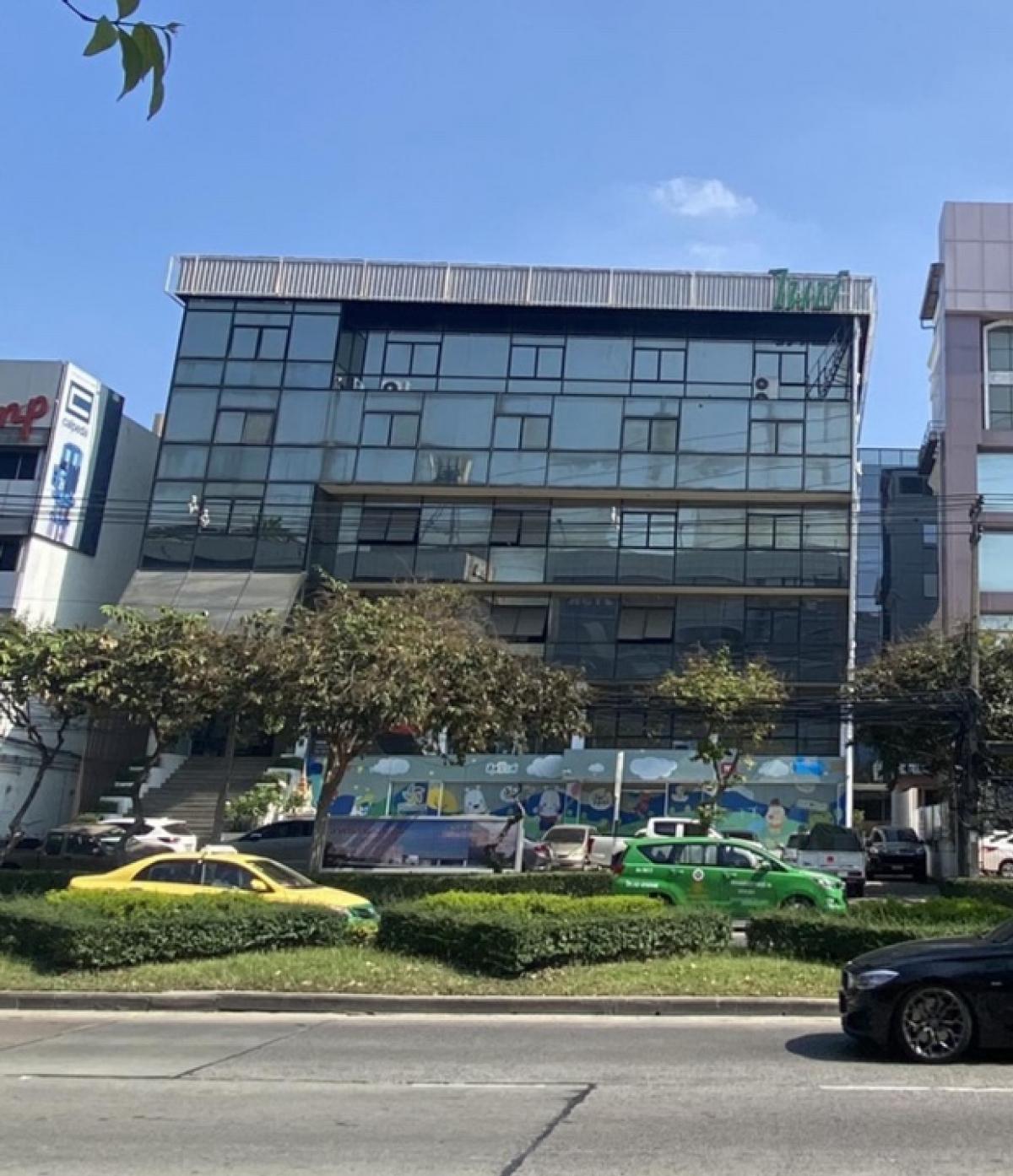 For RentOfficeRatchadapisek, Huaikwang, Suttisan : Office space for rent 75 sq m  Near MRT Sutthisan 0817702888
