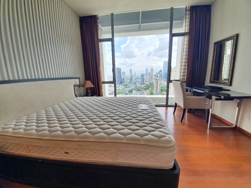 For RentCondoSathorn, Narathiwat : ✨ 👍For rent!! Sukhothai Residences, 3 bedrooms, wide balcony, high floor, beautiful city view, near BTS Sala Daeng, ready to move in
