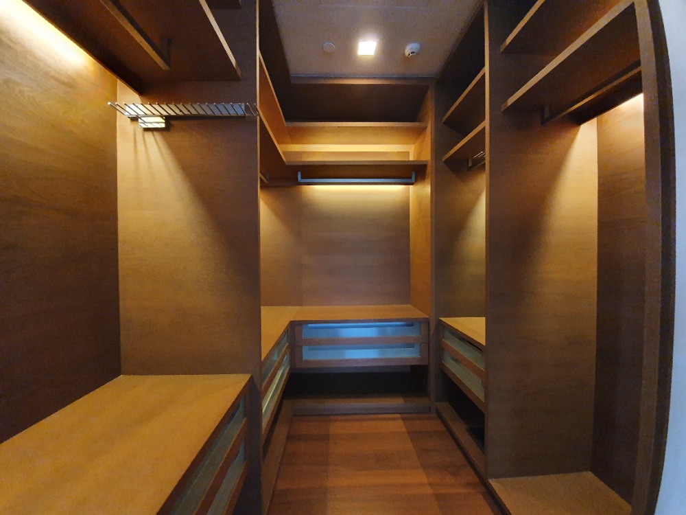 For RentCondoSathorn, Narathiwat : ✨ 👍For rent!! Sukhothai Residences, 3 bedrooms, wide balcony, high floor, beautiful city view, near BTS Sala Daeng, ready to move in