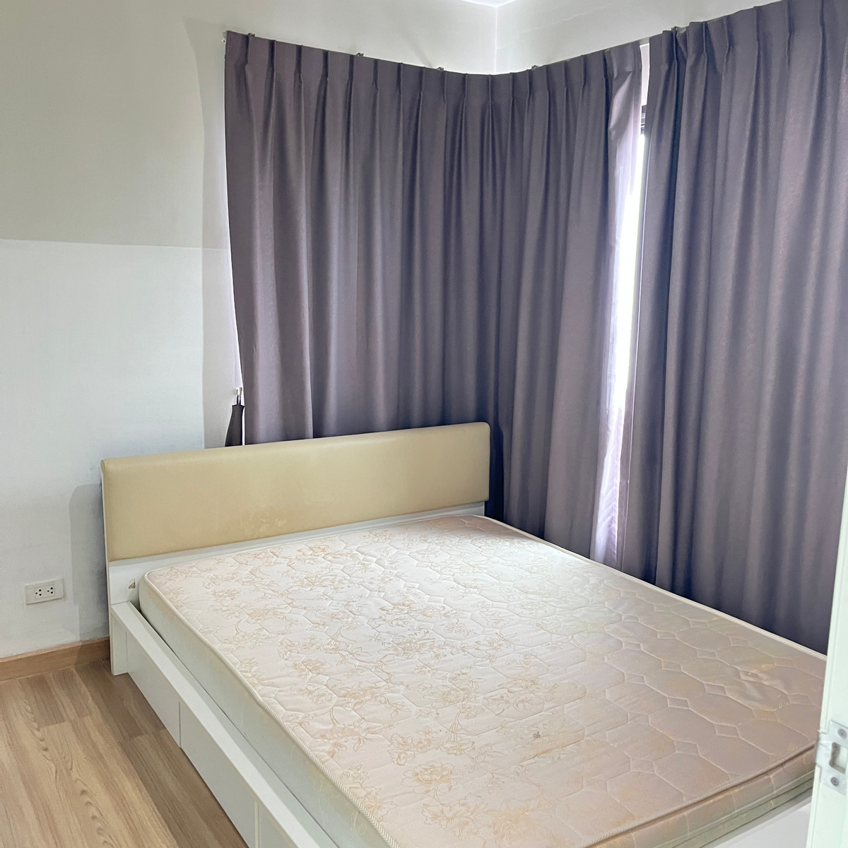 For RentCondoChaengwatana, Muangthong : Condo For Rent De Zone Condo 1 bed 1 bath 8th fl. Located Chaengwattana