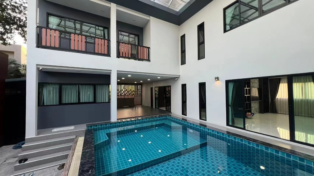 ขายทาวน์โฮมเกษตรศาสตร์ รัชโยธิน : ขาย บ้านเดี่ยว 3 ชั้น Modern Style พร้อมตกแต่ง Build IN แล้ว (เจ้าของขายเอง)