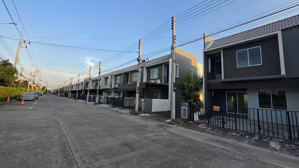 For SaleTownhomePathum Thani,Rangsit, Thammasat : For Sale Townhouse/Townhome  , The Colors Rangsit-Klong 4 , Lat Sawai , Lam Luk Ka , Pathum Thani , CX-147758