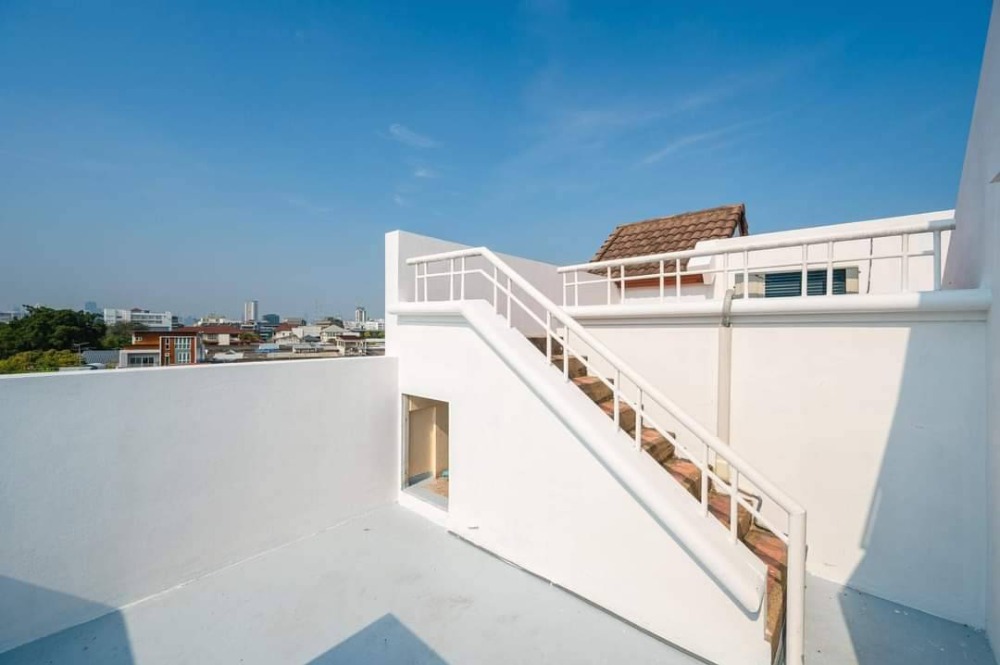 ให้เช่าบ้านลาดพร้าว เซ็นทรัลลาดพร้าว : ให้เช่า!!! บ้านสไตล์ Pool villa ย่านรัชดา/ห้วยขวาง ใกล้รร.นานาชาติหลายแห่ง ใกล้รถไฟฟ้าเดินทางสะดวก พร้อมเข้าอยู่