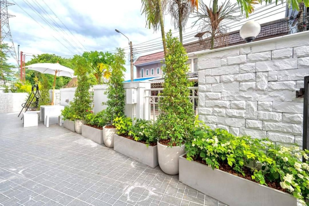 ให้เช่าบ้านลาดพร้าว เซ็นทรัลลาดพร้าว : ให้เช่า!!! บ้านสไตล์ Pool villa ย่านรัชดา/ห้วยขวาง ใกล้รร.นานาชาติหลายแห่ง ใกล้รถไฟฟ้าเดินทางสะดวก พร้อมเข้าอยู่