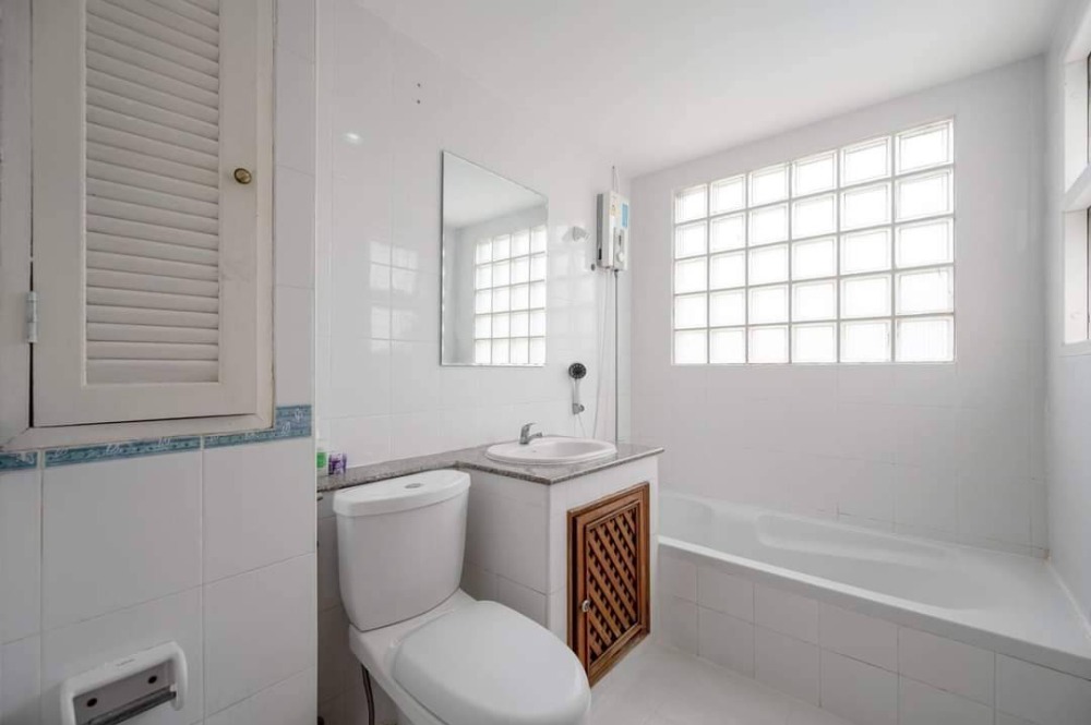 ให้เช่าบ้านลาดพร้าว เซ็นทรัลลาดพร้าว : ให้เช่า!!! บ้านสไตล์ Pool villa ย่านรัชดา/ห้วยขวาง ใกล้รร.นานาชาติหลายแห่ง ใกล้รถไฟฟ้าเดินทางสะดวก พร้อมเข้าอยู่