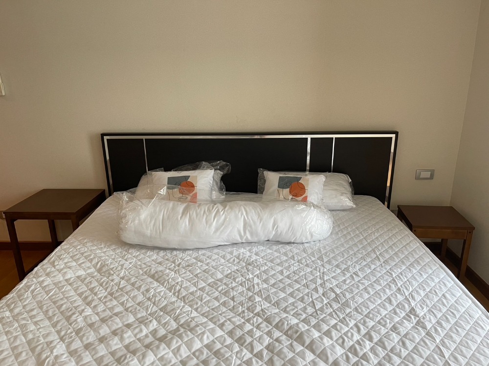 ขายคอนโดสุขุมวิท อโศก ทองหล่อ : ขายคอนโด เวีย สุขุมวิท 31 เฟอร์ครบ วิวสวน ห้องหัวมุม  ตกแต่งครบ (S15-22220)