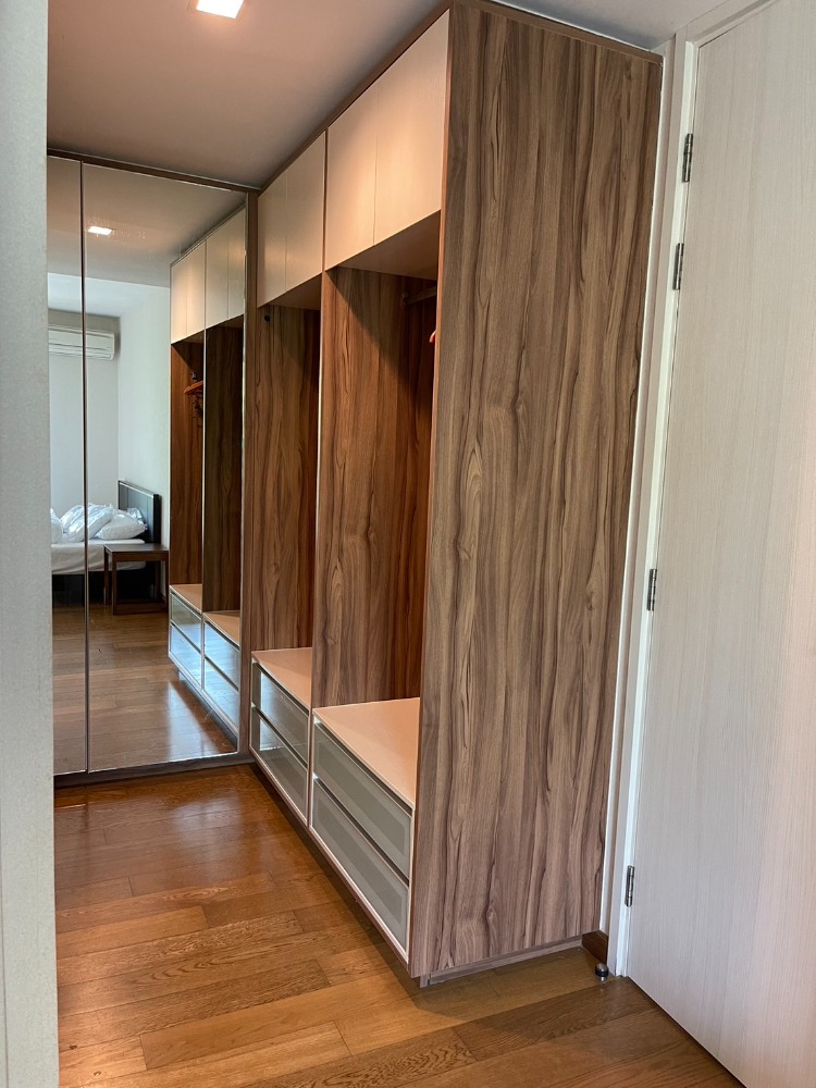 ขายคอนโดสุขุมวิท อโศก ทองหล่อ : ขายคอนโด เวีย สุขุมวิท 31 เฟอร์ครบ วิวสวน ห้องหัวมุม  ตกแต่งครบ (S15-22220)