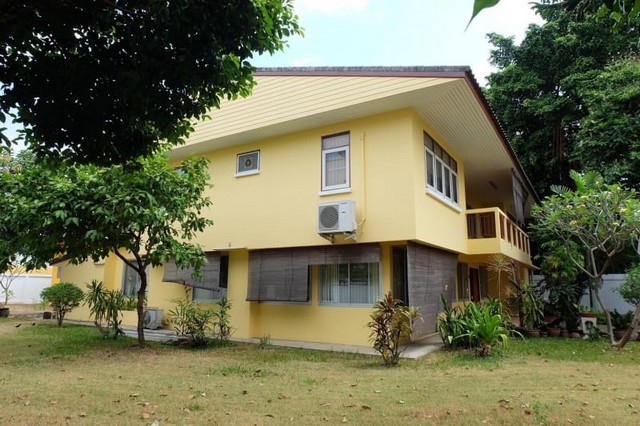 For SaleLandRama 8, Samsen, Ratchawat : Land for sale with buildings, Phaya Thai location, Soi Inthamara 1, with 2-storey detached house, best price in this area, near BTS Ari