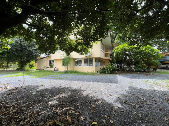 For SaleLandRama 8, Samsen, Ratchawat : Land for sale with buildings, Phaya Thai location, Soi Inthamara 1, with 2-storey detached house, best price in this area, near BTS Ari