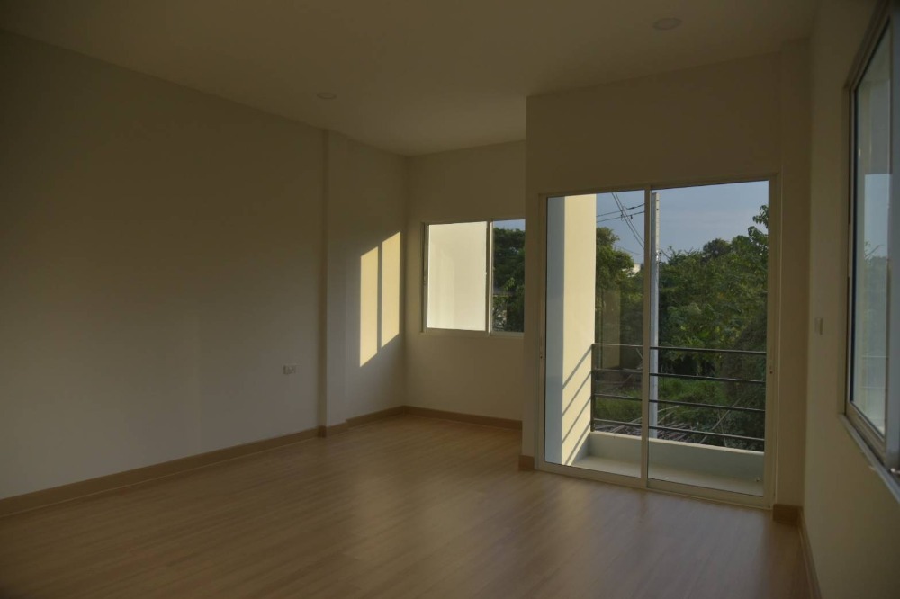 For RentTownhomeChiang Mai : Townhome Residences in San Phak Wan, Chiang Mai - Now Available for Sale or Lease