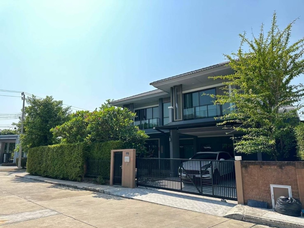For RentHousePattanakan, Srinakarin : Single house for rent, decorated in a modern style, 20 minutes drive into the city.