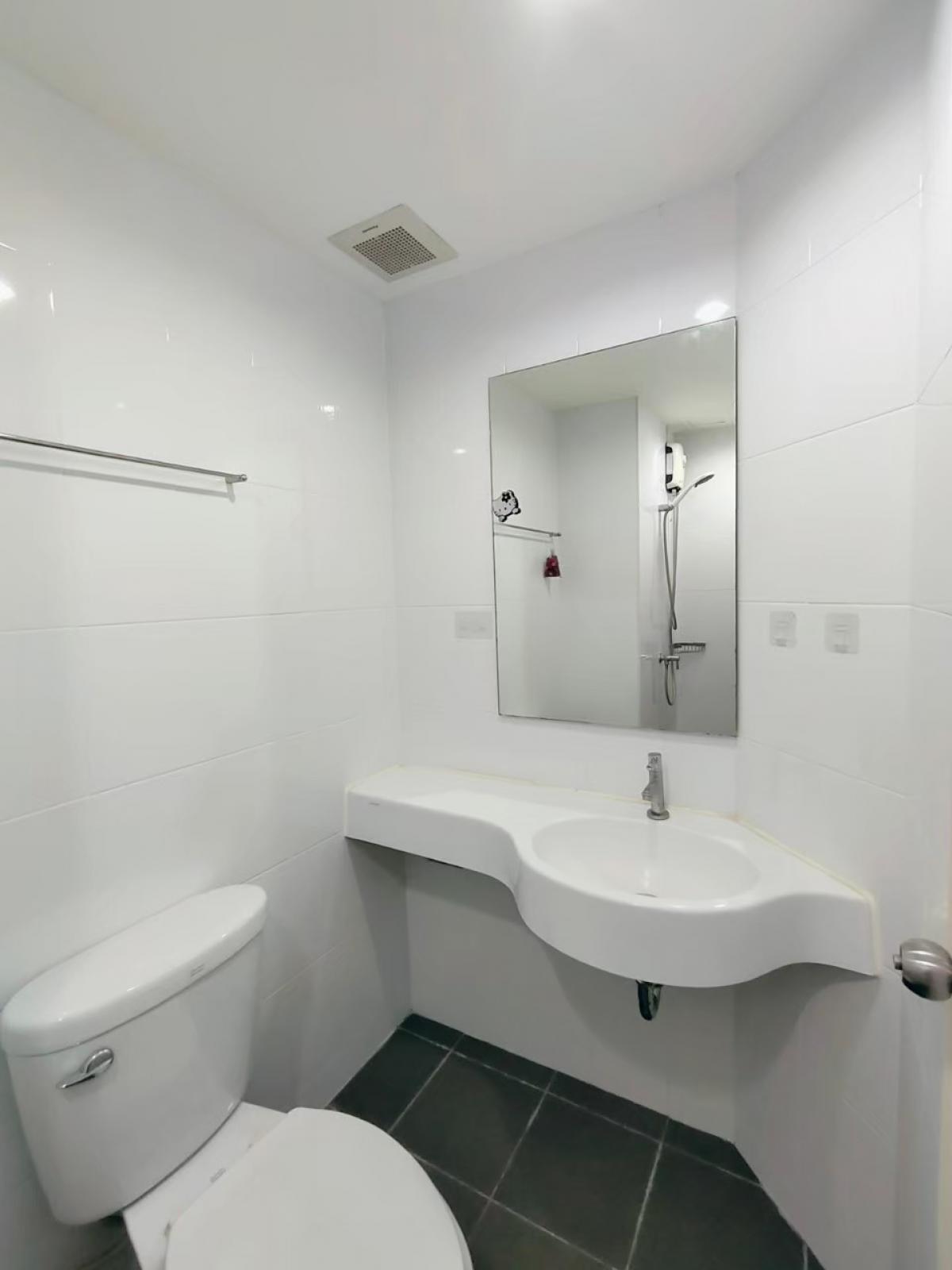 For SaleCondoRattanathibet, Sanambinna : 💵Sold with tenant💵 Lumpini Park Rattanathibet near Bang Krasor BTS station, only 30 meters away, convenient transportation, near Big C, good location, can be rented out all the time, never empty, good profit