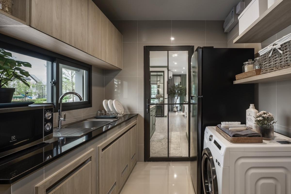 ขายบ้านลาดกระบัง สุวรรณภูมิ : 🎉𝐒𝐔𝐏𝐄𝐑 𝐃𝐄𝐀𝐋🎉สราญสิริ-รามคำแหง บ้านสวยสไตล์ 𝐌𝐨𝐝𝐞𝐫𝐧 𝐅𝐚𝐫𝐦𝐡𝐨𝐮𝐬𝐞 ใกล้รถไฟฟ้า เริ่มต้นเพียง 𝟕.𝟗𝟗 ล้าน* โทร📱𝟎𝟔𝟐-𝟓𝟐𝟔-𝟔𝟓𝟗𝟎