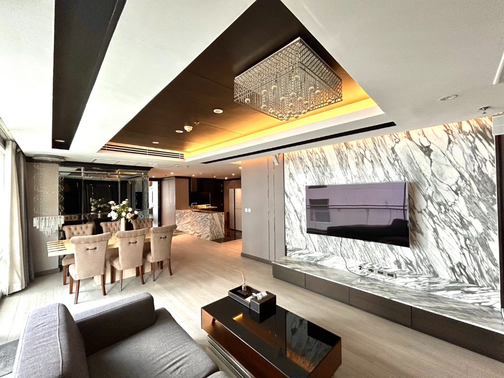 ให้เช่าคอนโดสุขุมวิท อโศก ทองหล่อ : Rent renovated 3 bedrooms Baan Siri 31