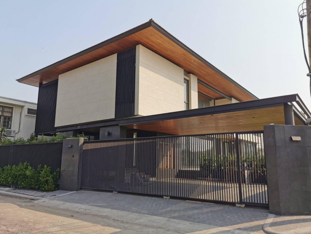 For RentHouseSamut Prakan,Samrong : Single house for rent, Bangna, Km.5, large house, 4 bedrooms, near Mega Bangna