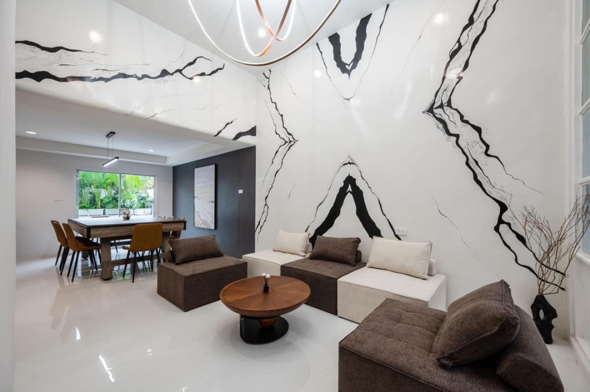ให้เช่าทาวน์โฮมลาดพร้าว เซ็นทรัลลาดพร้าว : 🔥ปล่อยเช่า/ขายด่วนLuxury pool villa townhome พร้อมอยู่ ย่านรัชดา ห้วยขวาง