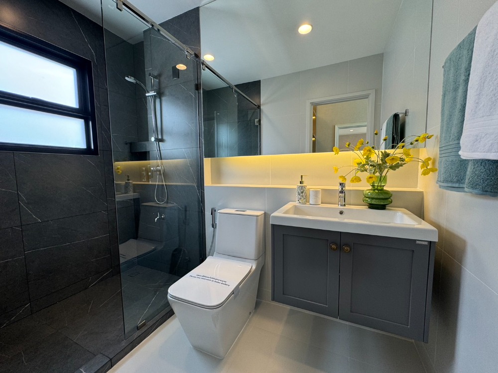 For SaleHouseVipawadee, Don Mueang, Lak Si : Setthasiri Don Mueang Special price 🔥 𝟐𝟐.𝟓𝟗 million* Full discount 𝟕𝟓 Sq.* 𝟰 Sleep 𝟱 Bathroom 📱𝟬𝟴𝟭-𝟵𝟴𝟯-𝟲𝟲𝟮𝟱