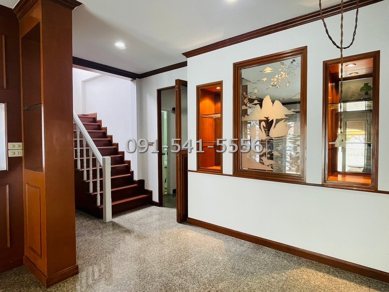 ขายบ้านเกษตร นวมินทร์ ลาดปลาเค้า : ขายบ้าน 2 ชั้น รีโนเวทใหม่ พื้นที่ 70 ตรว. หมู่บ้านชลลดา รามอินทรา 3นอน 2น้ำ หน้าบ้านหันทางทิศเหนือ