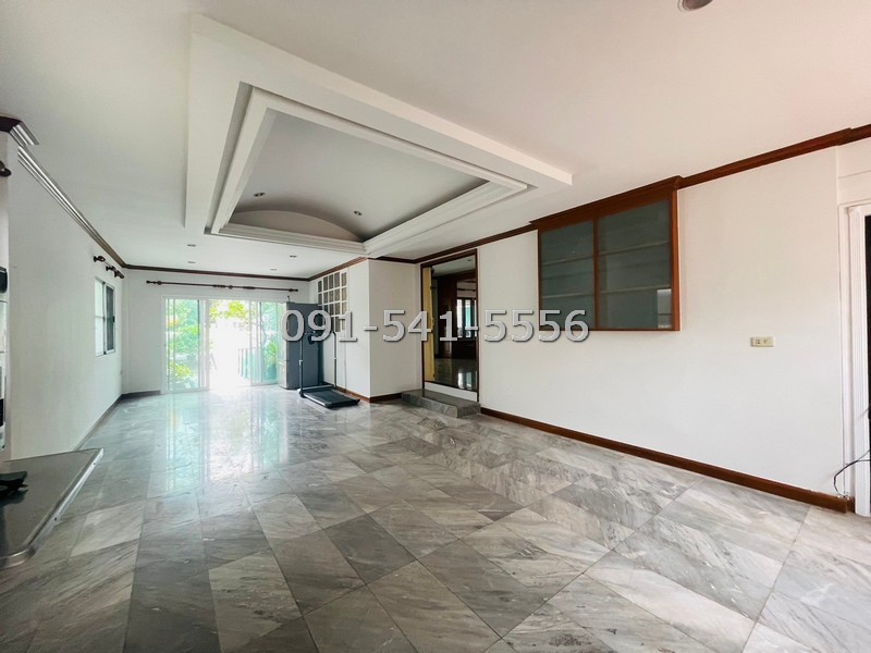 ขายบ้านเกษตร นวมินทร์ ลาดปลาเค้า : ขายบ้าน 2 ชั้น รีโนเวทใหม่ พื้นที่ 70 ตรว. หมู่บ้านชลลดา รามอินทรา 3นอน 2น้ำ หน้าบ้านหันทางทิศเหนือ