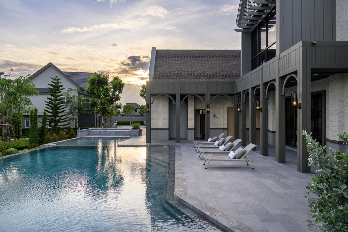 For SaleHouseSamut Prakan,Samrong : 🔥 For sale!!! 🏡 Saransiri Srinakarin Phraeksa from 𝐬𝐚𝐧𝐬𝐢𝐫𝐢 Luxurious single-family home, the largest common area in this area, near BTS Green Line Sukhumvit, 4 bedrooms, 4 bathrooms, size 88.30 sq.w., starting price only 10.79 million ba