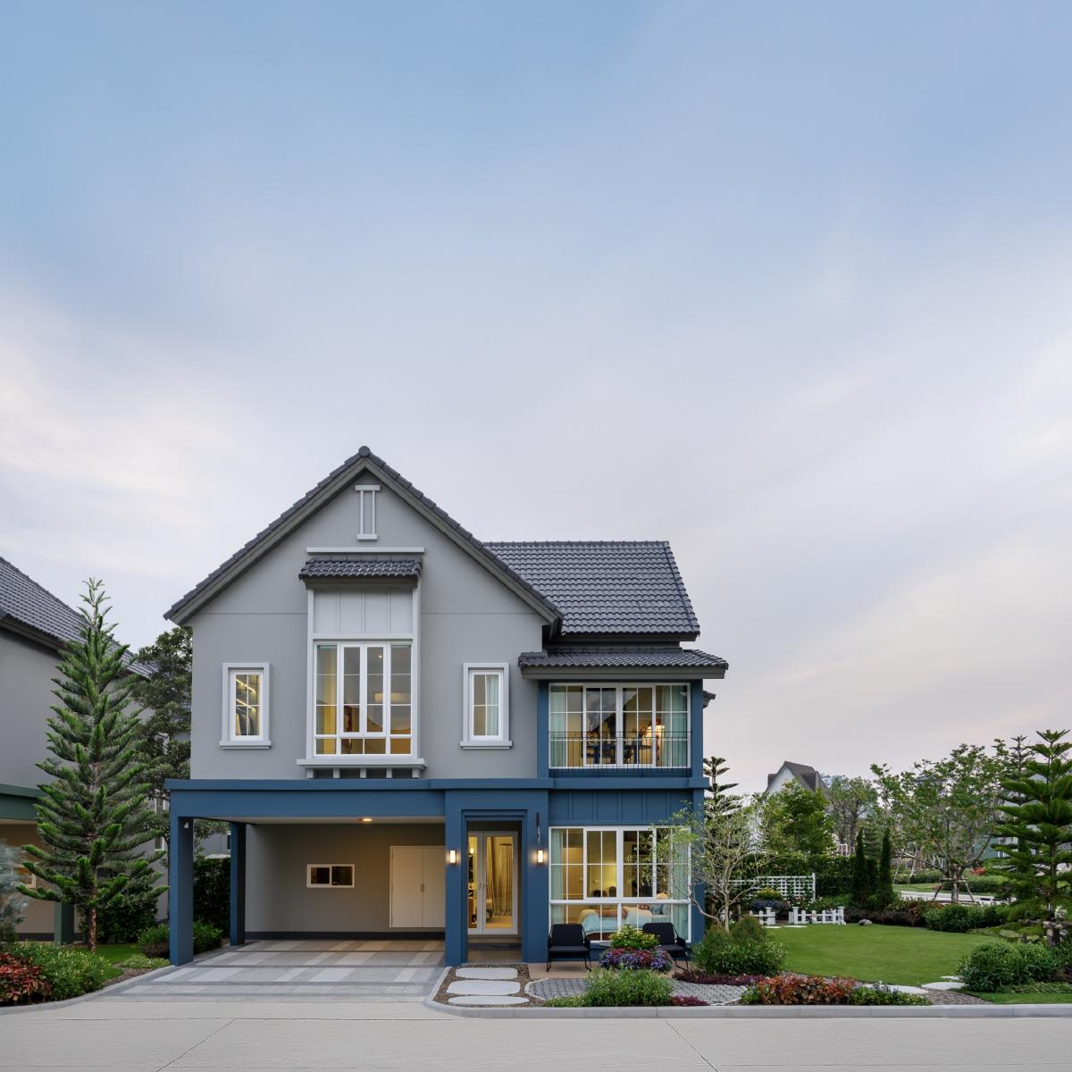 For SaleHouseSamut Prakan,Samrong : 🔥 For sale!!! 🏡 Saransiri Srinakarin Phraeksa from 𝐬𝐚𝐧𝐬𝐢𝐫𝐢 Luxurious single-family home, the largest common area in this area, near BTS Green Line Sukhumvit, 4 bedrooms, 4 bathrooms, size 88.30 sq.w., starting price only 10.79 million ba