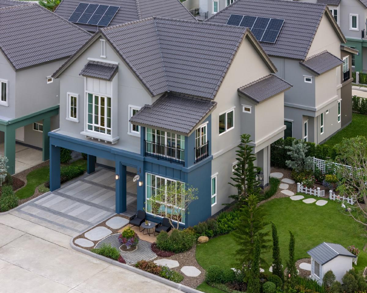 For SaleHouseSamut Prakan,Samrong : 🔥 For sale!!! 🏡 Saransiri Srinakarin Phraeksa from 𝐬𝐚𝐧𝐬𝐢𝐫𝐢 Luxurious single-family home, the largest common area in this area, near BTS Green Line Sukhumvit, 4 bedrooms, 4 bathrooms, size 88.30 sq.w., starting price only 10.79 million ba