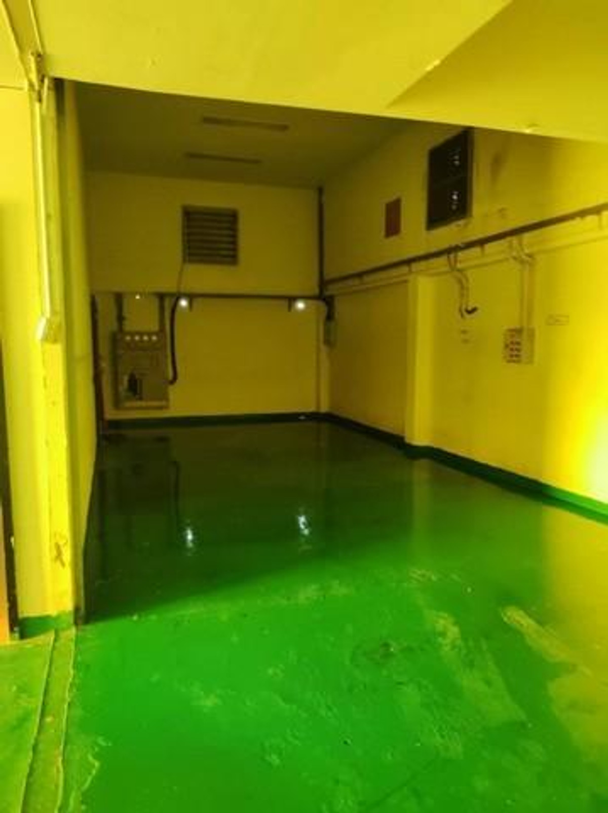 Factory for rent, area 1050 square wah, parking space for approximately 40 cars, Wanakorn area, near Future Park Rangsit Loading...