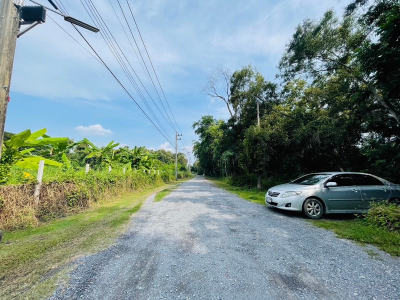 For SaleLandPathum Thani,Rangsit, Thammasat : Land for sale, rectangular plot, 1-0-21 rai, Bang Luang, Mueang Pathum Thani, pink city plan, located in a community area, convenient transportation