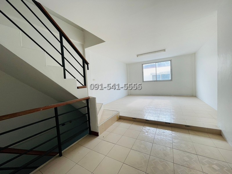 ขายทาวน์โฮมมีนบุรี-ร่มเกล้า : ขายทาวน์โฮม 3 ชั้น 17.9 ตรว ริมถนนสามวา ขายพร้อมผู้เช่า อยู่ปากซอยสามวา 21 ใกล้โลตัส มีนบุรี